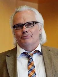 20151008_fbinf_witt_kurt-ulrich_bild001.png (DE)