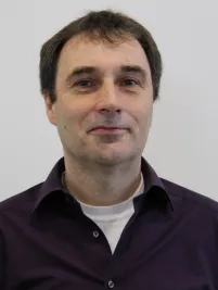 20160223_fbinf_portrait_peter_becker_kw_bild01.jpg (DE)