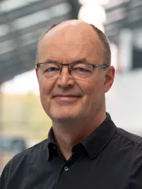 2023_fbinf_Portrait_Karl_Jonas_Miriam_Thüs_017.jpg