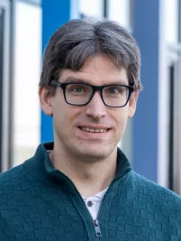 20240201_fbinf_Portrait_Andreas_Hackelöer_Kira_Wazinski_007