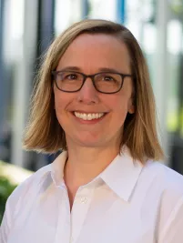 Nina Leonhardt Portrait