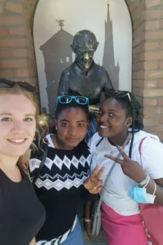 international_students_exkursion_duesseldorf_schneider_wibbel_statue.jpg (DE)