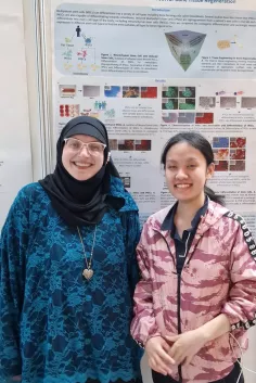 Rise Stipendiatin Yanran Sun 2023 mit Doktorandin Sarah Shoushrah