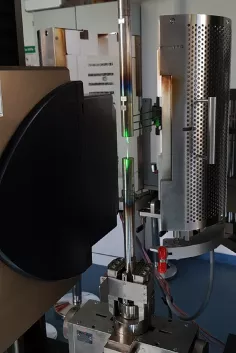 Zugprüfmaschine mit HT-Ofen und LaserXtens