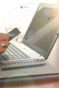 laptop_netzwerk_16053057_colourbox_cut.jpg (DE)