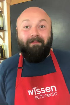 argang_ghadiri_fuer_webportrait_quadrat.jpg (DE)