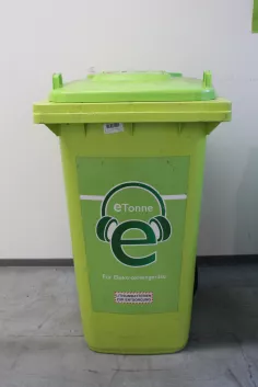 elektroschrotttonne_kuesgens2.jpg (DE)