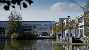 FB05_Campus_Teich.jpg (DE)