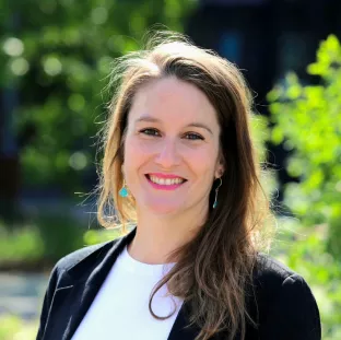 Porträt Dr. Rahel Hutgens