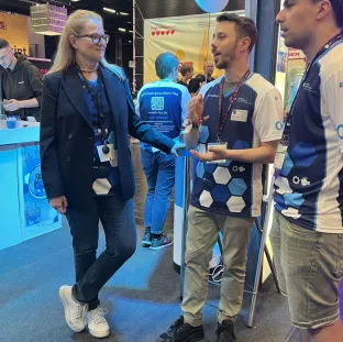 Präsidentin Marion Halfmann auf der Gamescom 2025