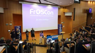2025-08-16_fbinf_Froscon_2025_Kira Wazinski