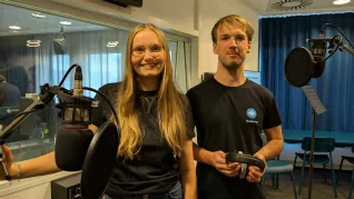 Bluedot FM No. 19 Thema: Glas Bild mit Moderatoren