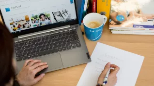 Lernen für die TestDaF Prüfung im Sprachenzentrum_Foto Lichtenscheidt_20220401