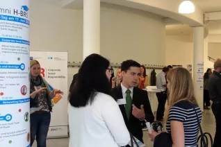 09_alumni-tag-2016_yw_csr-dialogcafe.jpg (DE)