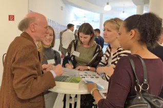 10_alumni-tag-2016_yw_csr-dialogcafe.jpg (DE)