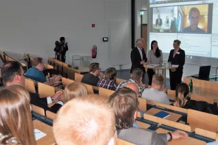 13_alumni-tag-2016_yw_internat.karriere.jpg (DE)