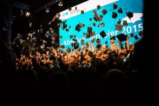 2015.10.24_hbrs-absolventenfeier_foto_nathan-dreessen_173.jpg (DE)