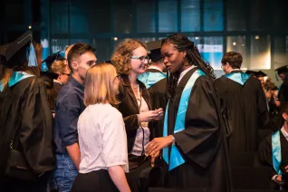 2015.10.24_hbrs-absolventenfeier_foto_nathan-dreessen_59.jpg (DE)