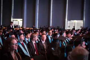 2015.10.24_hbrs-absolventenfeier_foto_nathan-dreessen_76.jpg (DE)