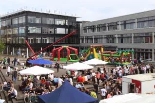 20160621_fbinf_sommerfest_hochschule_kw_bild_007.jpg (DE)