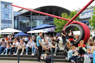 20160621_fbinf_sommerfest_hochschule_kw_bild_009.jpg (DE)