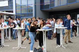20160621_fbinf_sommerfest_hochschule_kw_bild_015.jpg (DE)