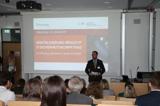 20170523_fbinf_eroeffnung_lernlabor_cybersicherheit_kw_020.png (DE)
