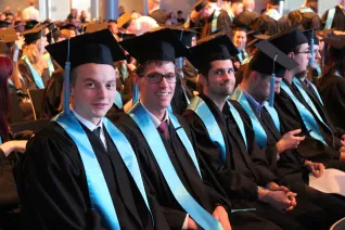 20171021_fbinf_absolventenabschlussfeier_kw_041.jpg (DE)