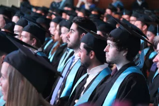 20171021_fbinf_absolventenabschlussfeier_kw_062.jpg (DE)