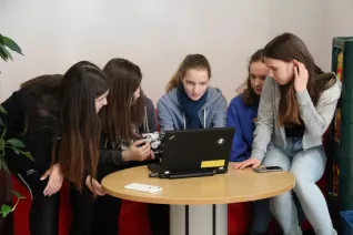 20180224_fbinf_robocupjunior_kw_102.jpg (DE)