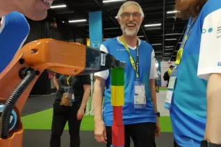 20190820-24_fbinf_gamescom2019_deebul_phone_0001.jpg (DE)