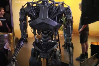 20190820-24_fbinf_gamescom2019_deebul_phone_0018.jpg (DE)