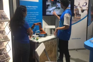 20190820-24_fbinf_gamescom2019_kw_phone_0002.jpg (DE)