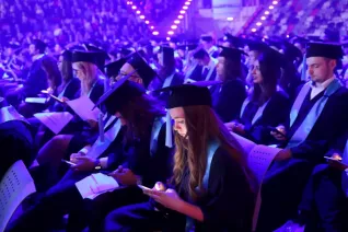 20191026_fbinf_absolventenfeier_telekomdome_kw_img_-0139.jpg (DE)