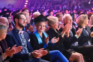 20191026_fbinf_absolventenfeier_telekomdome_kw_img_-0170.jpg (DE)