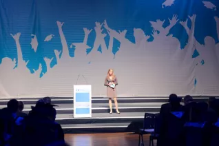 20191026_fbinf_absolventenfeier_telekomdome_mt_img_-0076.jpg (DE)