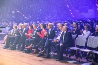 20191026_fbinf_absolventenfeier_telekomdome_mt_img_-0102.jpg (DE)
