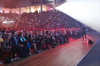 20191026_fbinf_absolventenfeier_telekomdome_mt_img_-0227.jpg (DE)