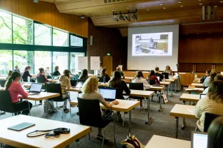 Sozialversicherung Hennef Vorlesung Studierende 20220504 foto eric lichtenscheidt 39 fs22.jpg