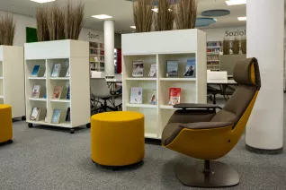 Sessel in der Bibliothek