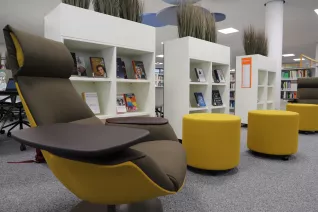 Sessel in der Bibliothek