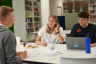 Lernen in der Bibliothek