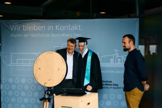 Absolventenfeier Telekom Dome Einlass 20221022 Foto Nathan Dreessen 033.jpg