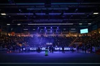 Absolventenfeier Telekom Dome Einlass 20221022 Foto Nathan Dreessen 086.jpg
