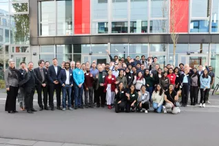 b-it 20Jahre Feier Jublilaeum Gruppenbild 20221111 Foto Kira Wazinski 340.JPG