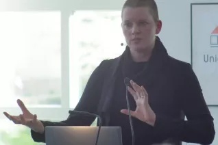 Janina Loh auf der Konferenz Ehtik der Transformation