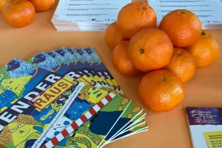 OrangeDay22-Frageboegen