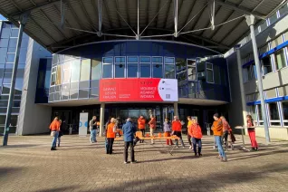 OrangeDay22-StA-Haupteingang