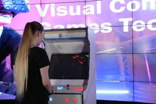 Arcade vor Hornet