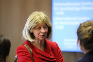 Prof. em. Isa Baud bei der IZNE Beiratssitzug